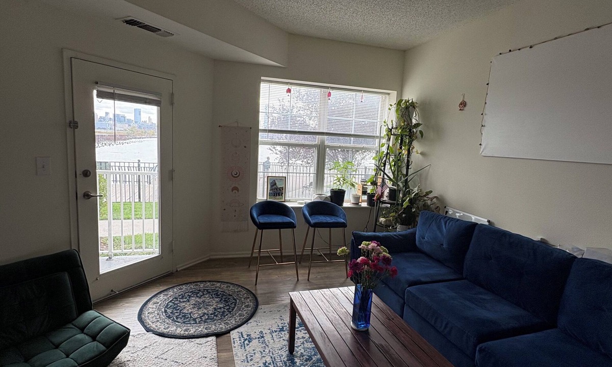 The Waterfront Apartment | Jersey City Waterfront room