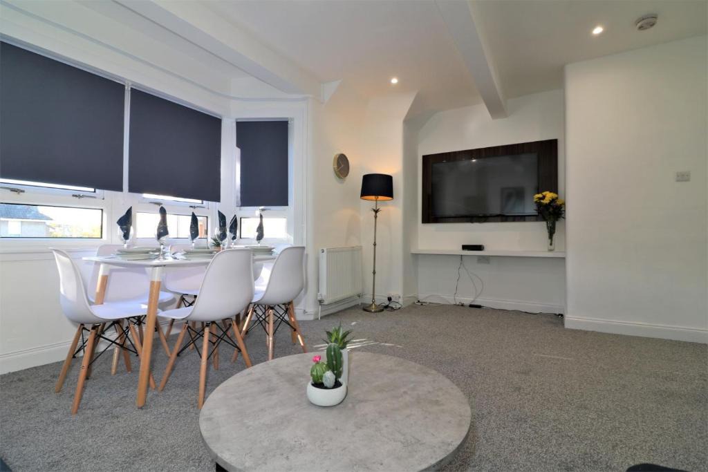 Renfrew House | Jess View