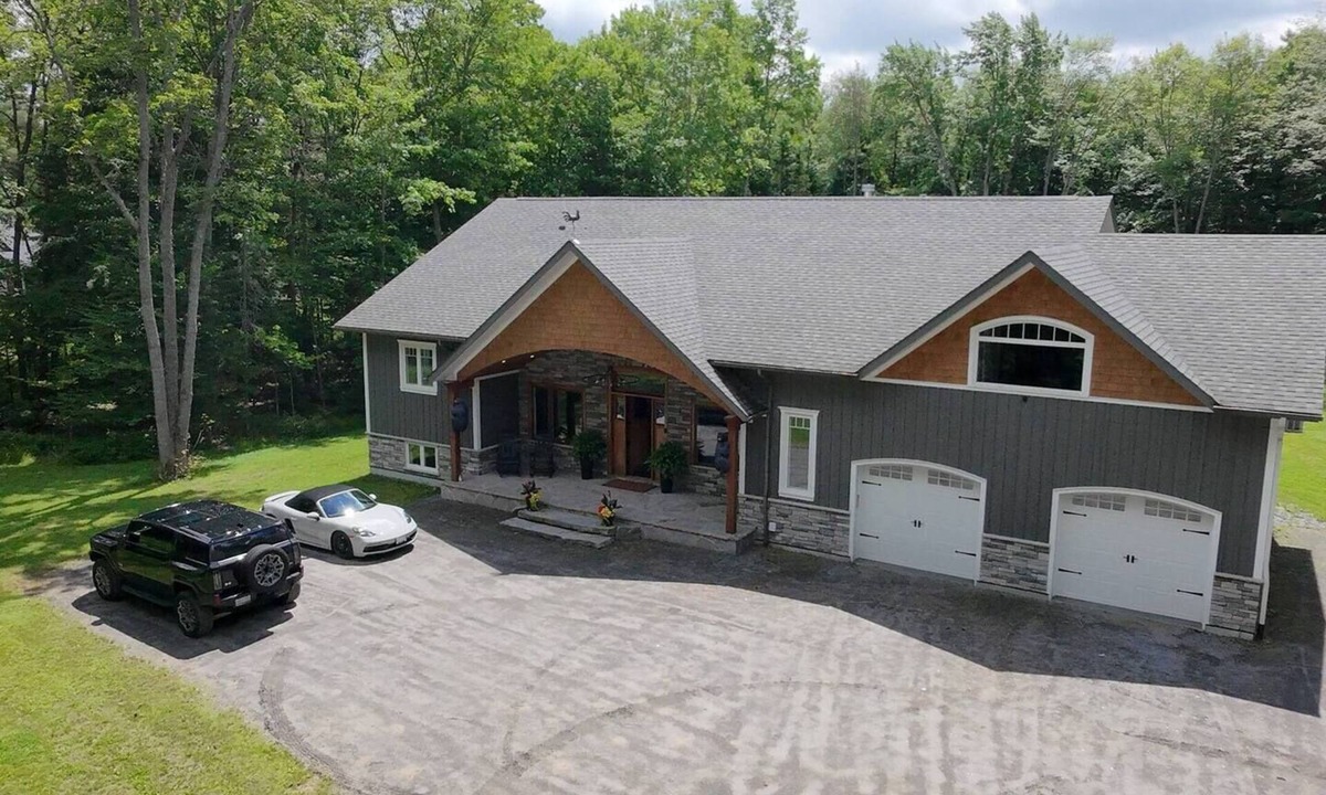 Port Sydney House | Jewelwoods Retreat w/sauna,gym, bar, pool table