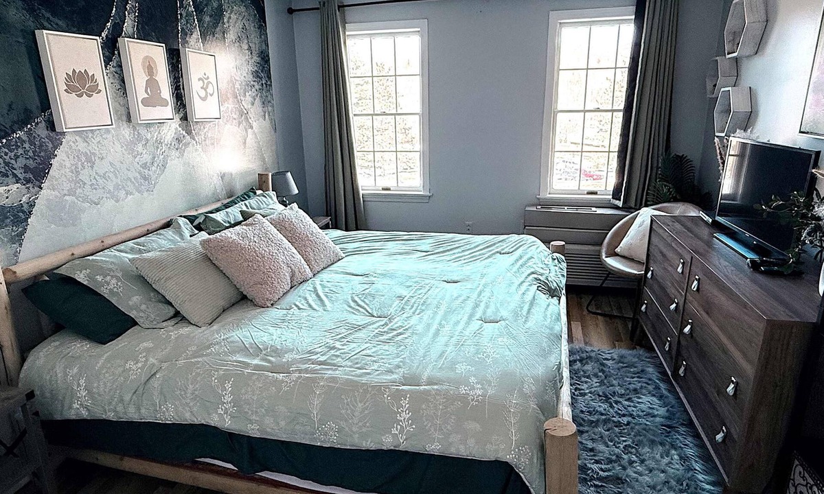 Hancock Apartment | Jiminy Peak Relaxation Suite - Sleeps 4 Ski On/Off Mountain - New and Updated
