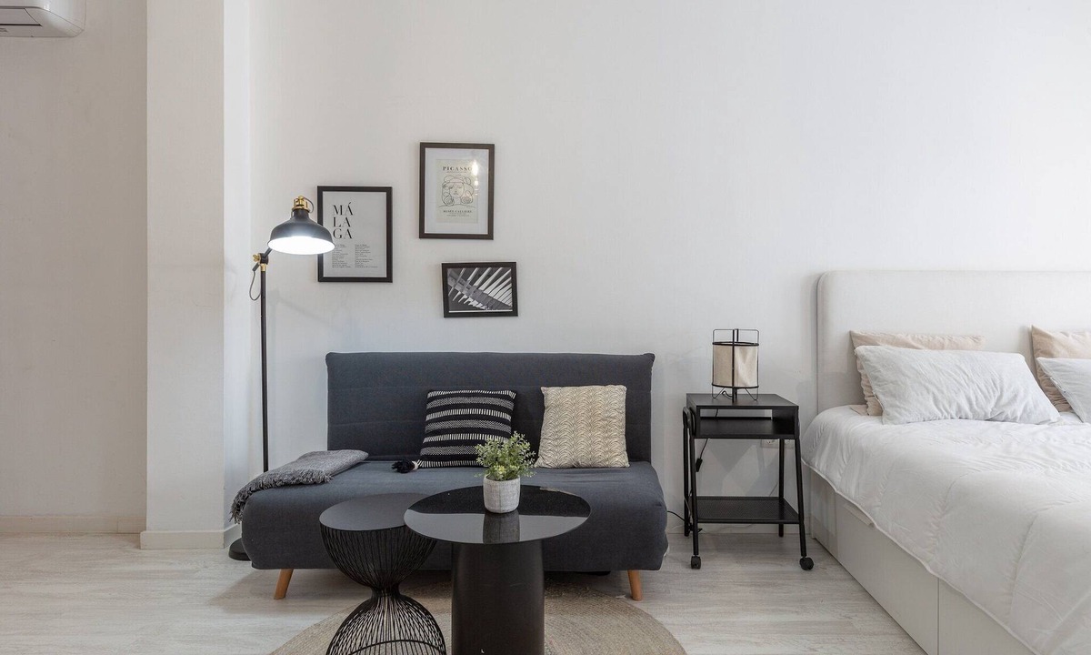 La Merced Apartment | Jinetes Holidays - Apartment In Málaga. Free Wifi