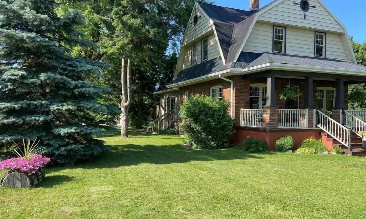 Glen Huron House | JJ’s small town country retreat