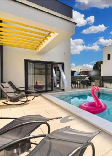 Peroj House | Jlo1 mit beheizbarem Pool