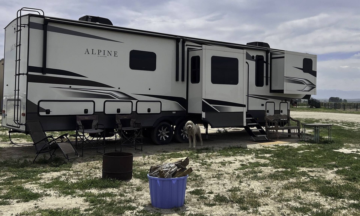 Riverton House | JMA Alpine Inn