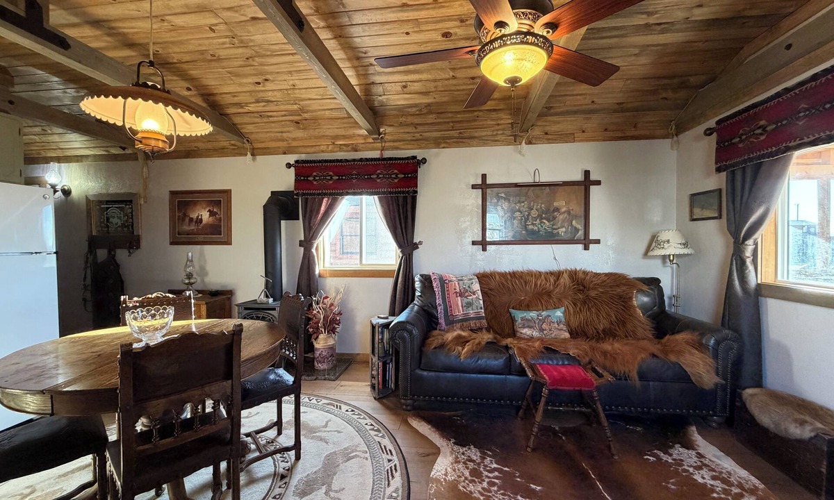 Riverton Cabin | JMA Ranch House Cozy, Charming and Quiet