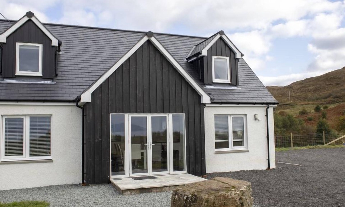 Tarskavaig House | Joan's House by Interhome