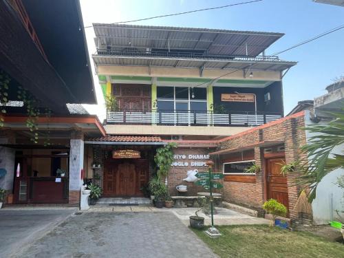 Borobudur House | Joglo Dhepis Syariah Borobudur Magelang RedPartner