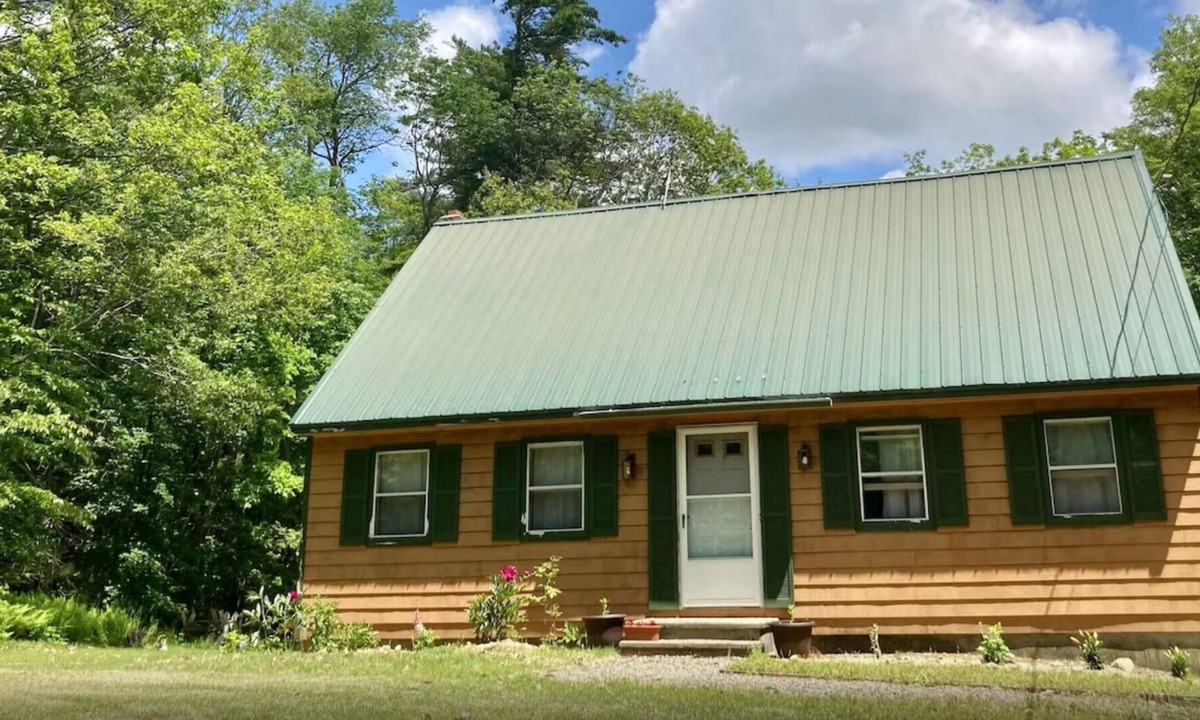 Jaffrey House | John's Mountain Hideaway