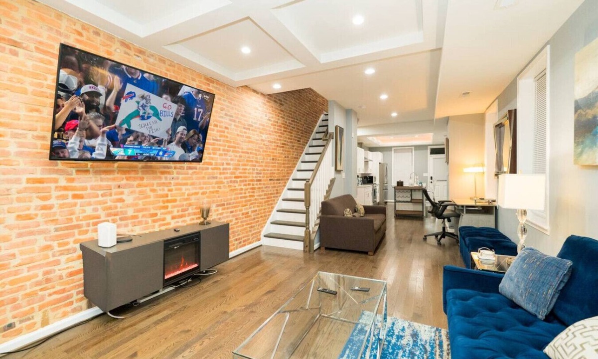 Greektown House | Johns Hopkins Inner Harbor Downtown 5 beds w/deck