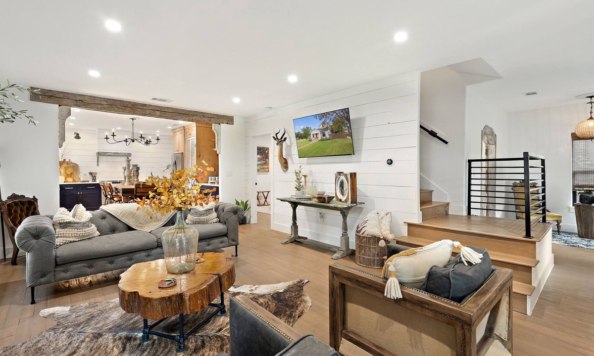 Johnson City House | johnson odiorne haus Near Wineries