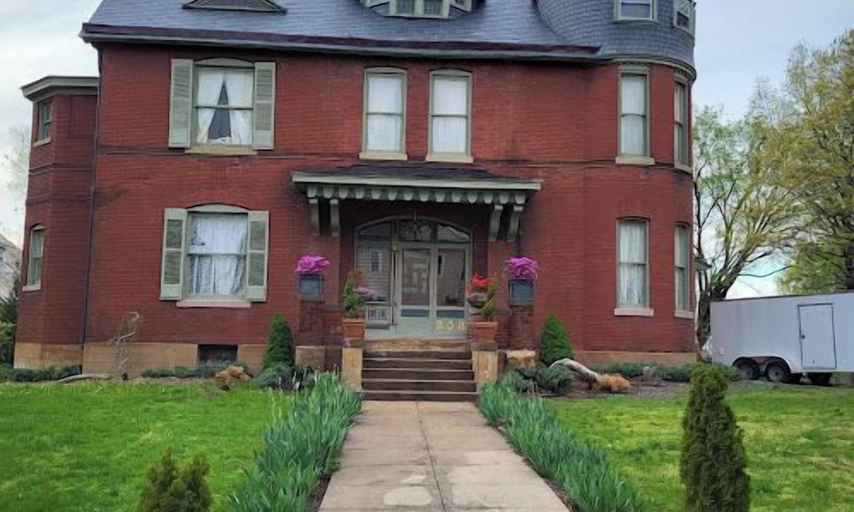 Keokuk Bed & Breakfast | Johnstone Mansion