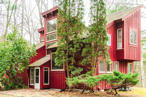 Charlemont House | Joia Verde Mtn Cabin