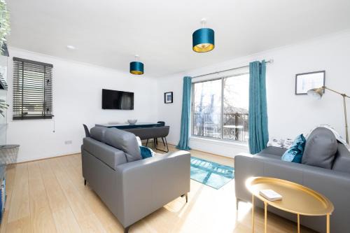 Govan Apartment | JOIVY Bright Flat Overlooking The Clyde