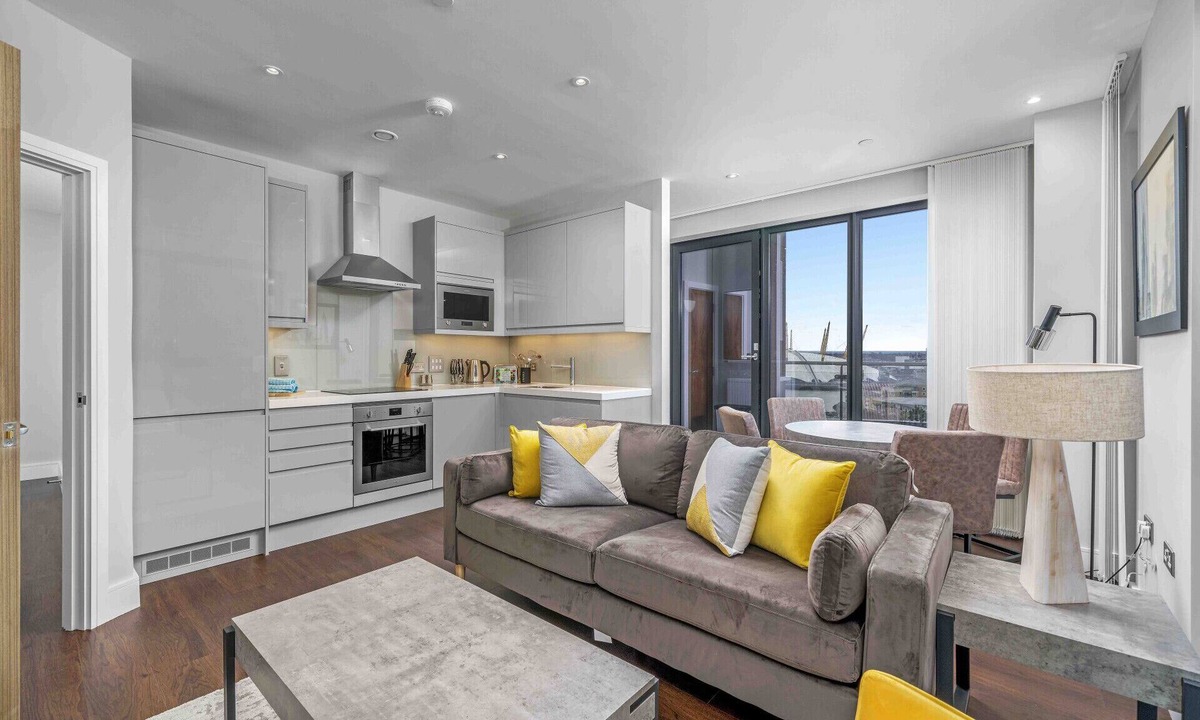 Docklands Apartment | JOIVY Tasteful 1-bed flat w/balcony