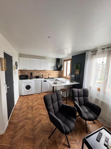 Deux Croix-Banchais Apartment | Joli Duplex - Centre ville - Amazonie