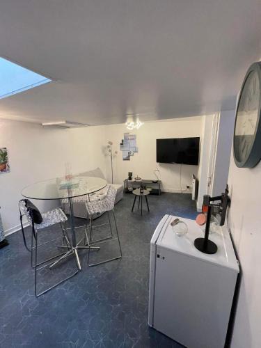 Eu Apartment | Joli petit F1 plein centre ville