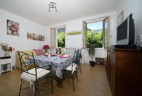 Auzat Bed & Breakfast | Jolie chambre au calme à Auzat
