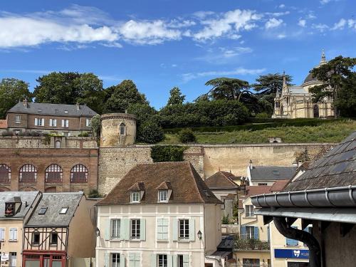 Dreux Hotel | Jolie chambre sous les toits
