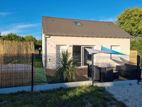 Saint-Denis-de-l'Hotel House | Jolie Maison récente, au calme avec jardin et parking gratuit
