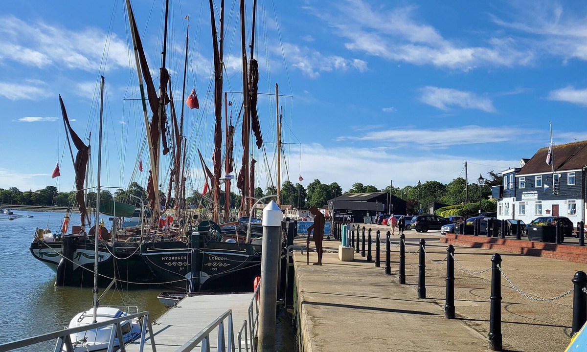 Heybridge Bed & Breakfast | Jolly Sailor- Fish on the Quay