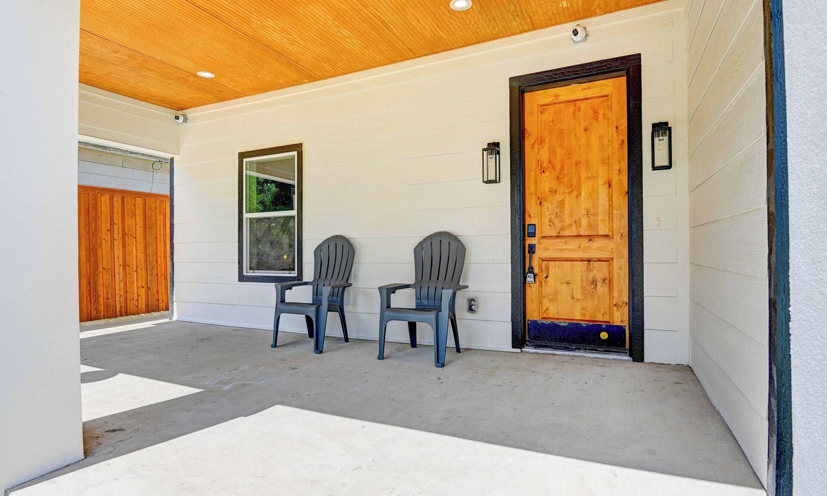Fort Worth House | Jonairs ,Stockyard Mini Hotel
