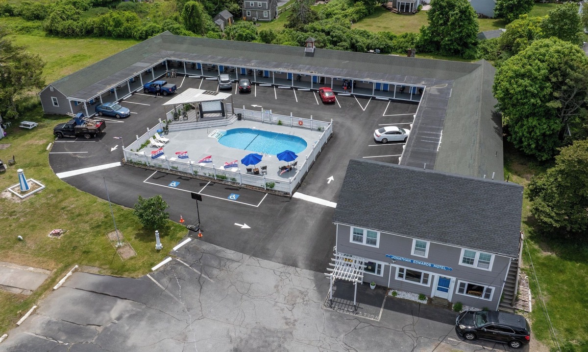 Dennis Port Hotel | Jonathan Edwards Motel