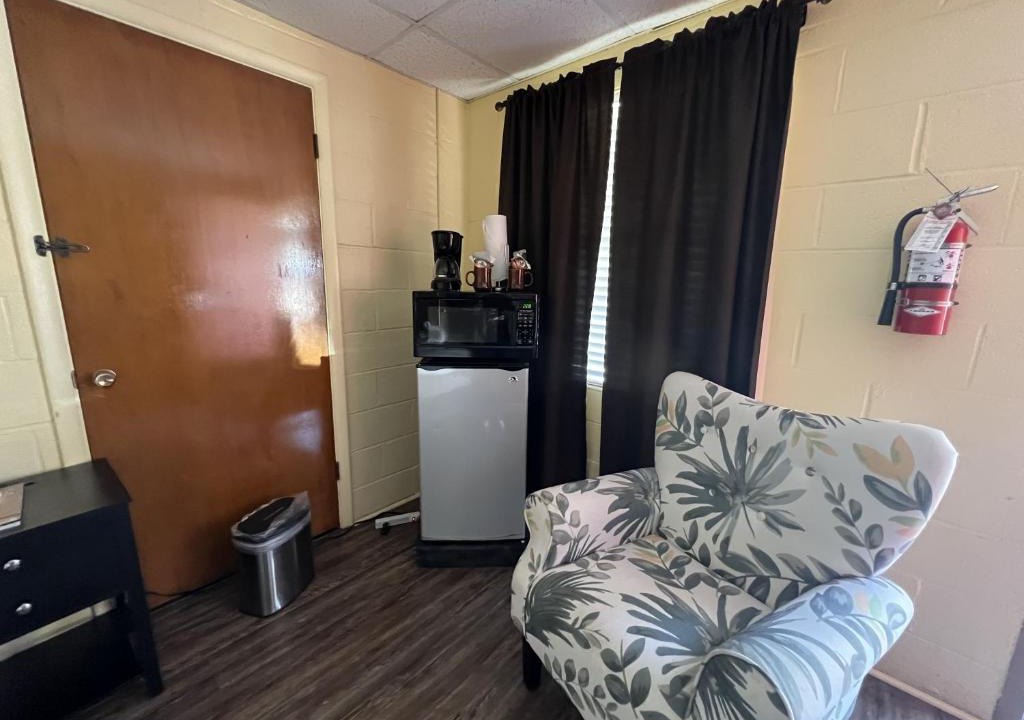 Mount Ida Hotel | Joplin Inn King Guest Room