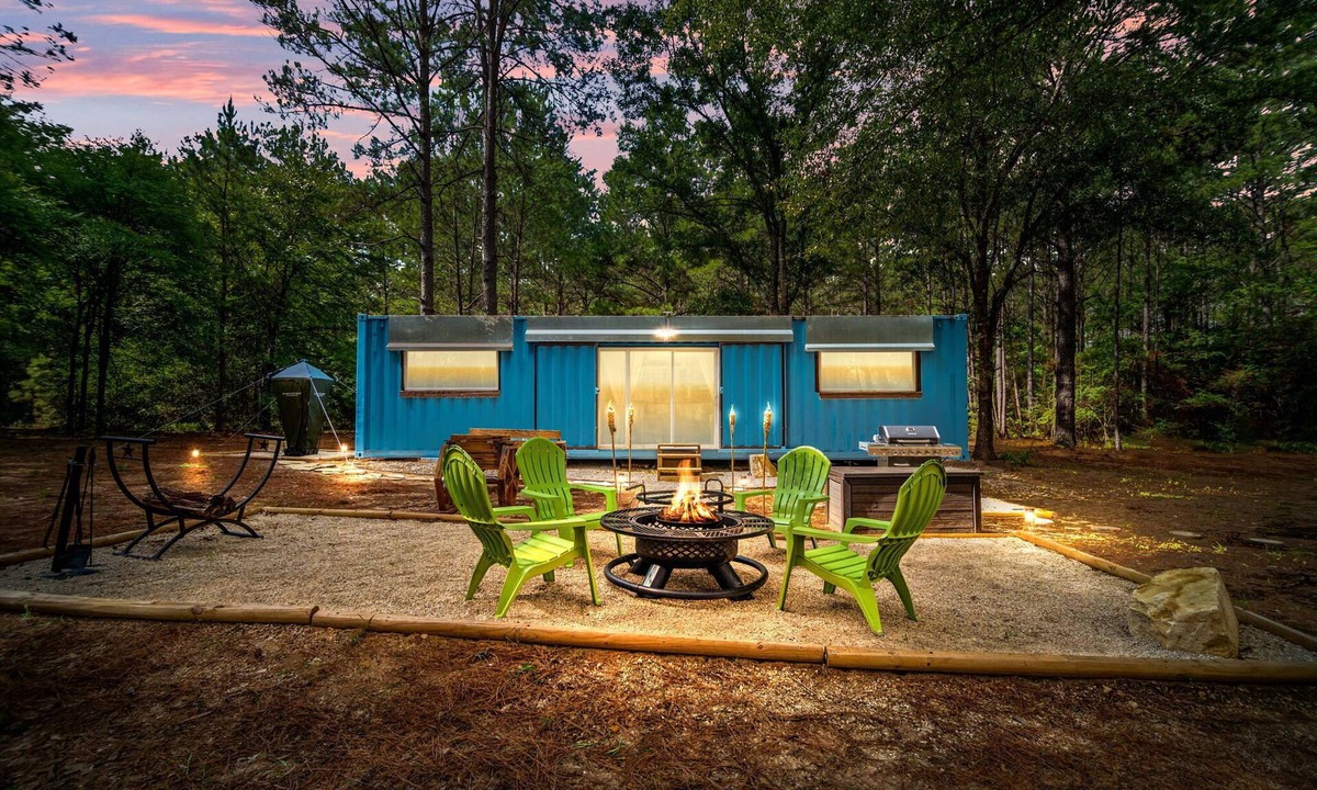 Navasota RV Rental | Jordan's Crossing: The Glamping Experience w/Outdoor Shower