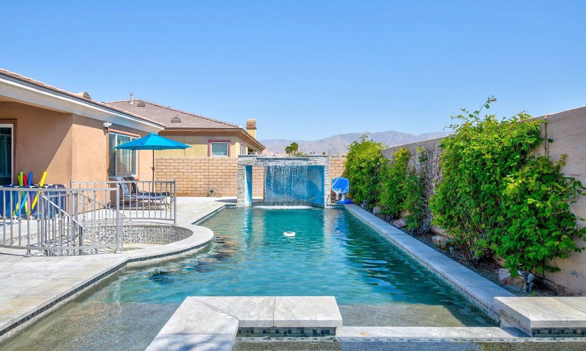 Terra Lago House | Joshua Tree Escape: Pool Spa BBQ & Sleeps 12!