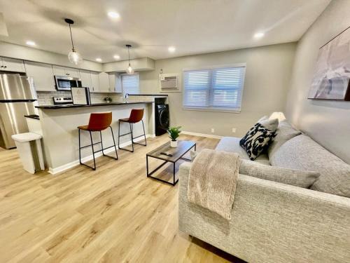 Joslyn Castle Apartment | Joslyn 6-Cozy in Midtown Omaha