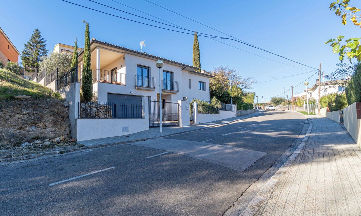 Figueres Villa | Jouvacations Villa domenec Rodil