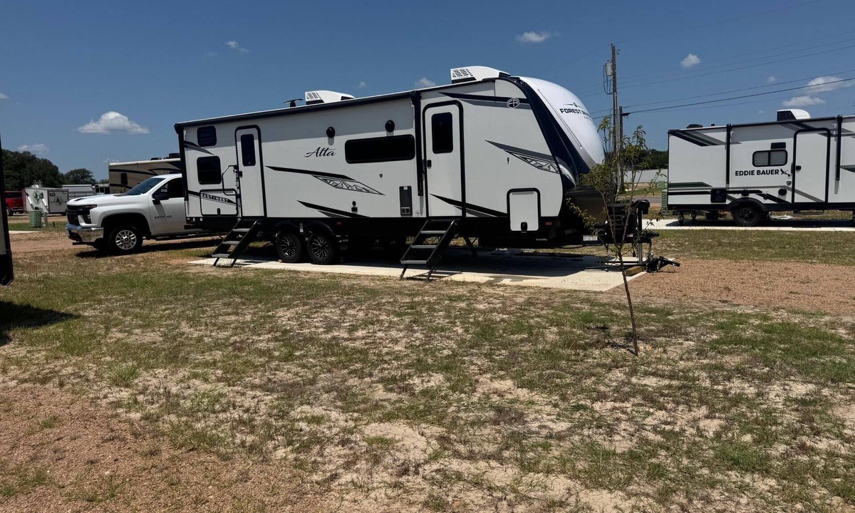Copperas Cove House | Joy Drive In Movie & RV Resort - East to West - Joy Drive In Movie & RV Resort - East to West