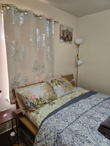 Lower Vailsburg House | Joy queen room 6A