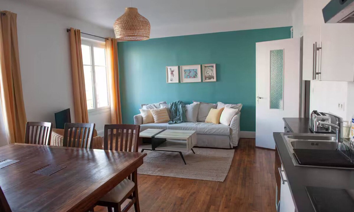 Rive Droite Apartment | Joyeux apartment with private parking