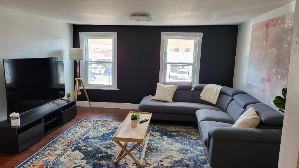 Vanier North Apartment | JstLikeHome - Old Ottawa Suite & Guesthouse