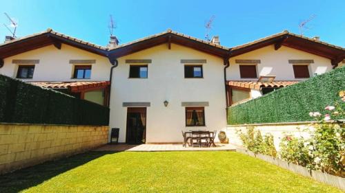 Leitza Villa | Juanikoenea