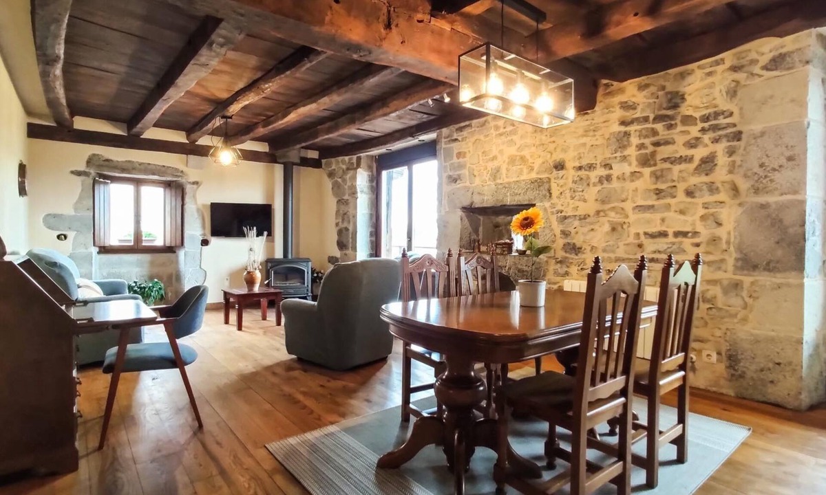 Larraun House | Juansarenea -Suzar: Spacious, cozy house with views in Navarre