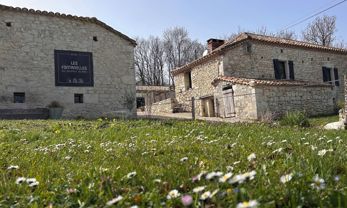 Sainte-Croix House | JULES, Country house with private jacuzzi.