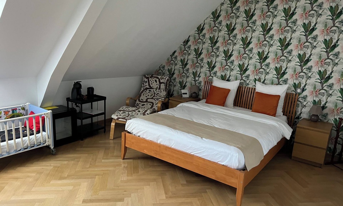 Montmarault Apartment | Jules & Leonard room in Château Camus