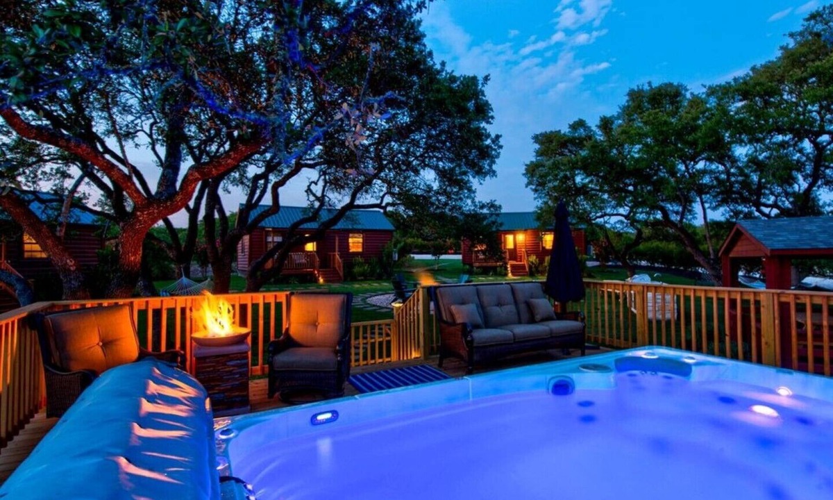 Austin Cabin | Julie's Cabins Luxury Retreat 4