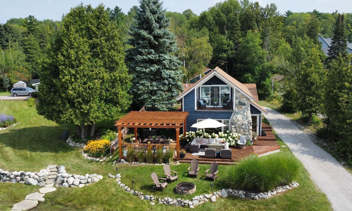 Charlevoix House | July 25th - Aug. 1st Available!