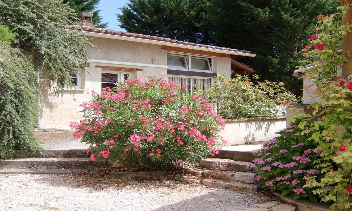 Cadalen Cottage | JULY PROMOTION GITE WITH SWIMMING POOL LOU CABANOU