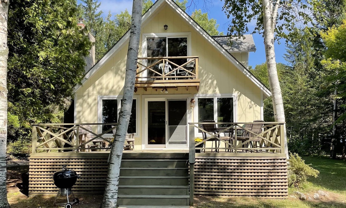 Lake Leelanau Cottage | JUNE 19-26 or JUNE 26-JULY 3, OPEN Waterfront, cottage w/3 bed & 2 bath.