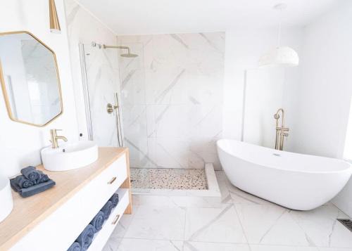 Grand Bay-Westfield House | June Avenue Oasis