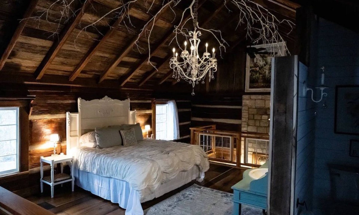 Hendersonville Cabin | JuneBug Log Cabin, Nashville Music History, Dreamy Loft Suite, Stone Frpl.