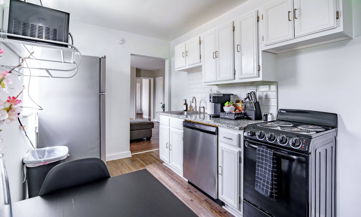 Victorian Village Apartment | Jungle Casa Dos