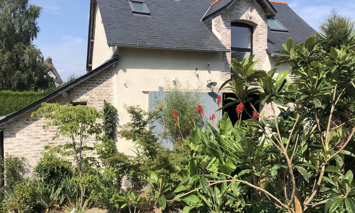Chartres-de-Bretagne House | Jungle house