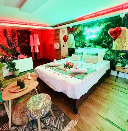 Serris Apartment | Jungle Love Loveroom avec Balnéo à 10 min de Disneyland Paris