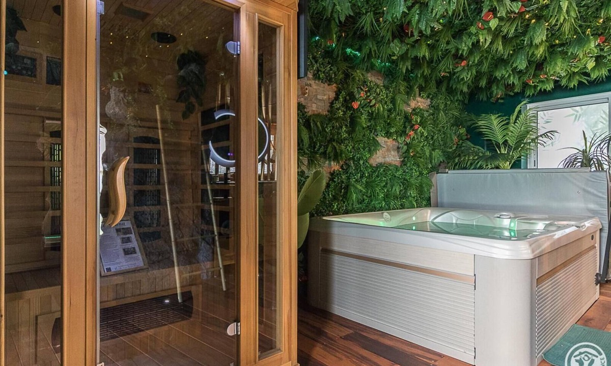 Toulouse South-East Apartment | Jungle Love Room - TOULOUSE