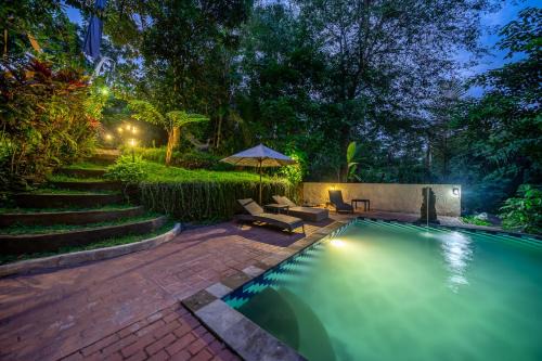 Singapadu Tengah Villa | Jungle River 5 BR Villa- Pool, Yoga, Tubing Near Ubud